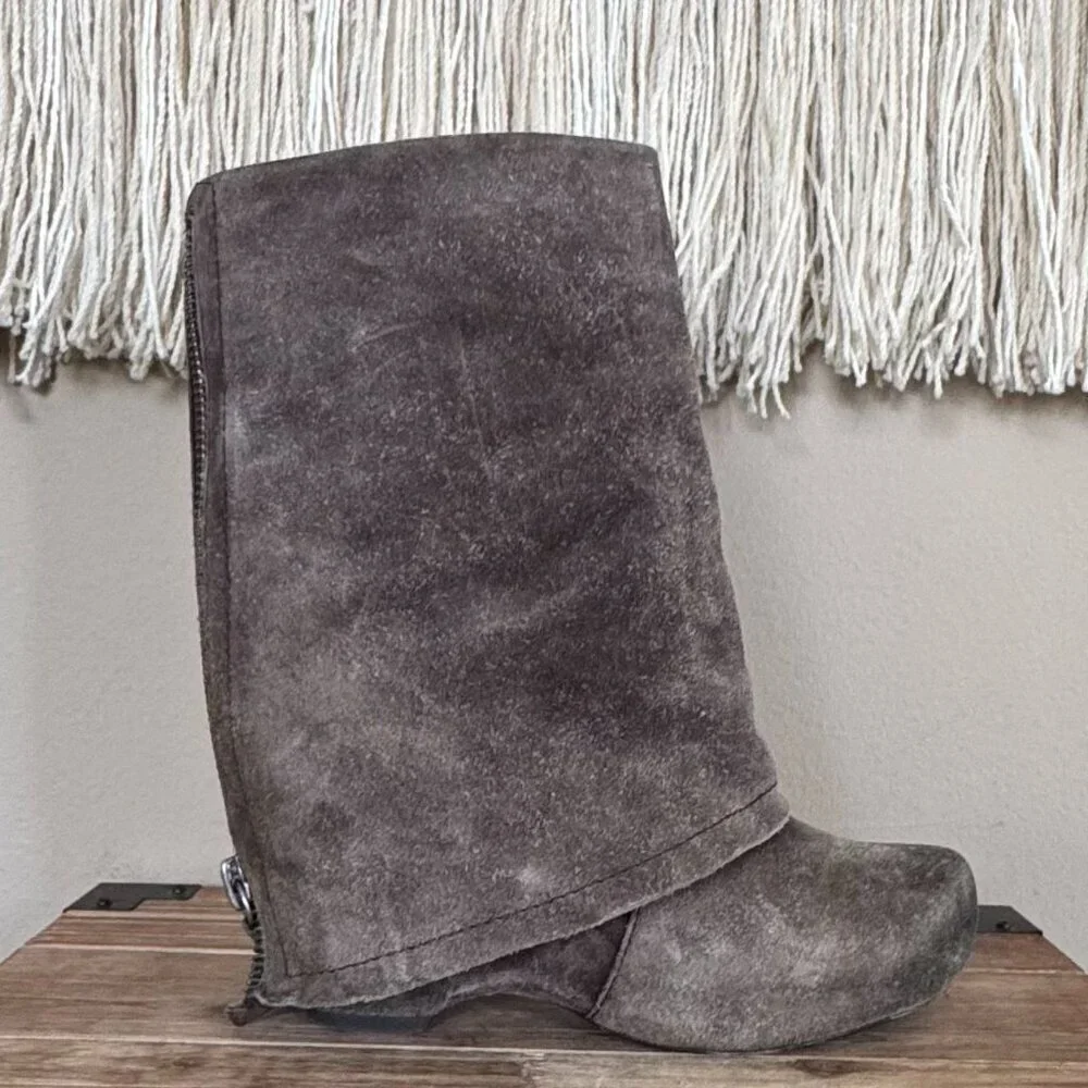 Vera Wang Lavender Joey Foldover Gray Suede Hidden Platform Wedge Boots Size 8